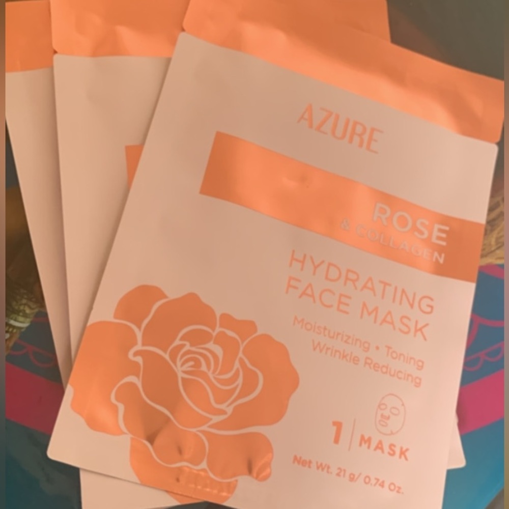 Azure rose & collagen face mask.